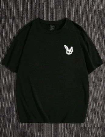 تي شيرت SHEIN EZwear بمقاسات كبيرة مطبوع عليه أرنب وشعار مطبوع عليه أكتاف منسدلة، مناسب للصيف