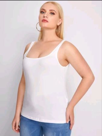 بلوزة شين إسنس بلس بدون أكمام بتصميم ملائم للجسم