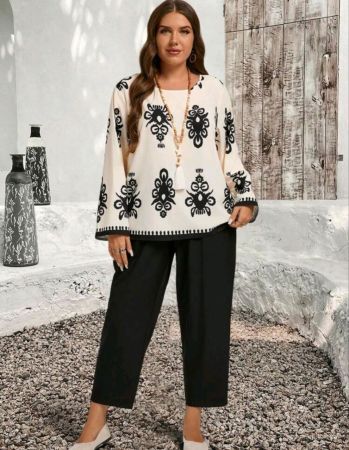 مجموعة SHEIN PETITE CURVE المكونة من قطعتين بمقاس كبير: بلوزة كاجوال مطبوعة بأكمام طويلة ورقبة مستديرة وبنطلون، ملابس للعطلات