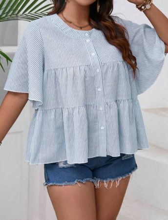 SHEIN VCAY قميص بيبي دول فضفاض بأكمام قصيرة مكشكشة ذو رقبة مستديرة مخطط للنساء ذوات الحجم الكبير في الصيف