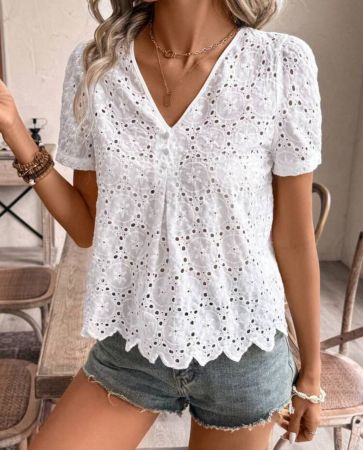 SHEIN Frenchy ملابس علوية قصير للسيدات عاري الذراعين برقبة V بالوان صلبة مطرز برسمات نقش منقوشة مزينة بلوحة الردة المزخرفة للصيف