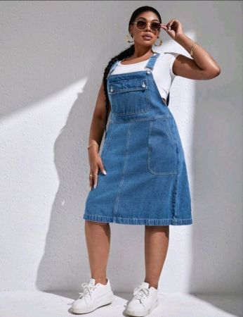 فستان SHEIN PETITE CURVE نسائي مقاس كبير من قماش الدنيم الأزرق مع صدرية صيفي