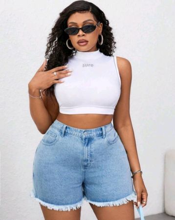 شورت جينز أزرق ضيق صيفي للنساء من SHEIN Tall CURVE مقاس كبير