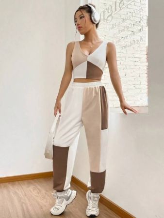 Contrast color cropped tank top with sweatpants