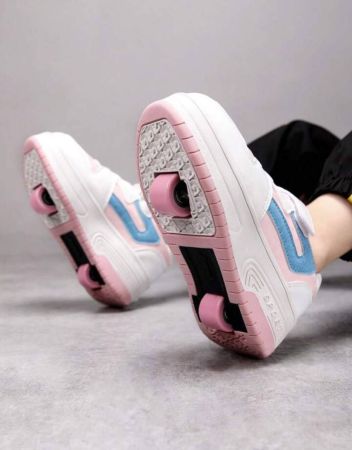 Girls' ice skating shoe with magic adhesive strap and harmonious color design