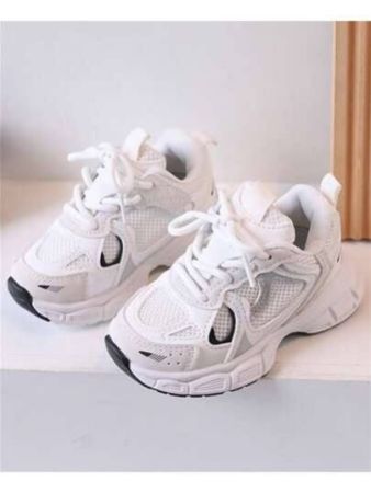 Children's sports shoes