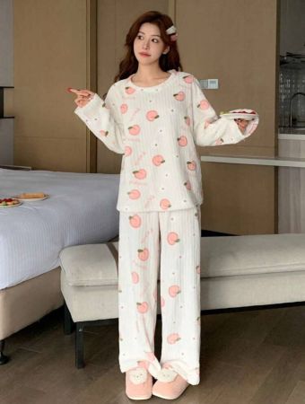 DAZY Coral Fleece Sweet Pattern Simple Loose Pajama Set