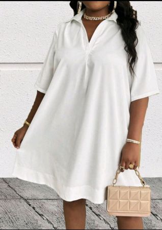 فستان SHEIN CURVE+ قصير فضفاض متعدد الاستخدامات بمقاسات كبيرة من القماش الأبيض بياقة قميص وفتحة رقبة على شكل حرف V وخط A