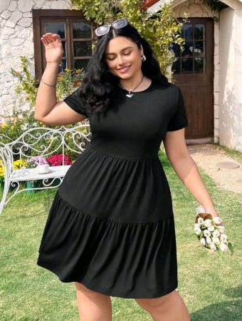 فستان تي شيرت أسود فضفاض بأكمام قصيرة ومقاس كبير من SHEIN EZwear، ملابس ربيع وصيف