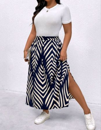 تنورة طويلة كاجوال بفتحة جانبية وطبعة متعرجة للنساء بمقاسات كبيرة من SHEIN LUNE