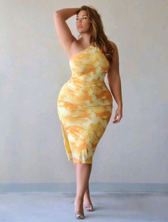 فستان Celure مقاس كبير بطباعة حبر على الكتف الواحد مع كشكشة وفتحة