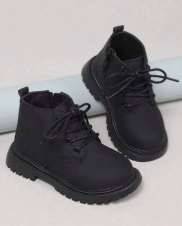 زوج واحد من بوت المدرسة الكاجوال بنمط الشارع السوداء للأولاد والبنات, متعدد الجنسين, مناسبة لجميع المواسم للعودة إلى المدرسة