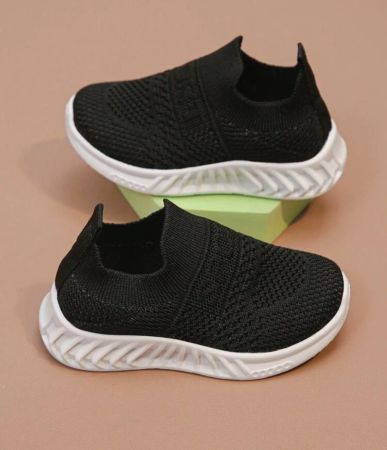 حذاء عارض مناسب للجنسين بسطح شبكي ونعل ناعم ولون سادة مناسب للربيع والصيف