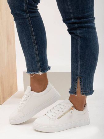 حذاء رياضي أنيق برباط من جلد الثعبان