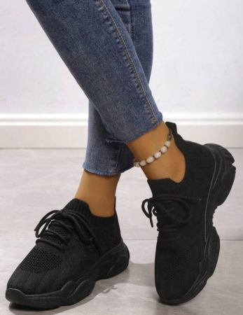 حذاء رياضي نسائي جديد أسود اللون على الطراز البريطاني برباط من القماش، حذاء رياضي غير قابل للانزلاق ذو مقدمة مستديرة ومنخفض القطع ونعل سميك، حذاء سميك غير قابل للانزلاق وعصري يسمح بمرور الهواء للطلاب