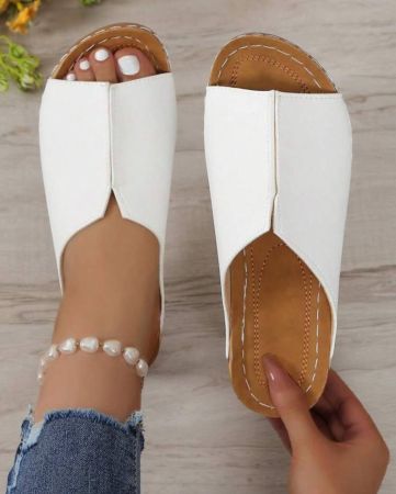 شبشب نسائي بكعب متدرج و نعل مريح ومنفذ للهواء (النعل بولي يوريثان ويوجد به ثقوب صغيرة)