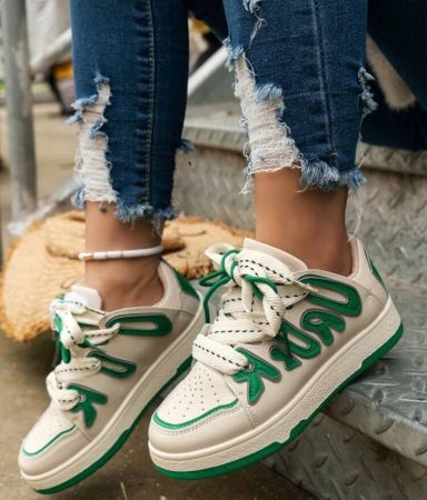 حذاء رياضي ألوان متجانسة رباط امامي امرأة