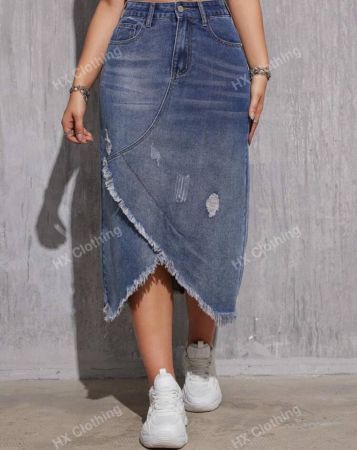 تنورة دينيم وسط المرأة بلمسة أنيقة من الحاشية المزينة والتشطيب المغسول الأنيق