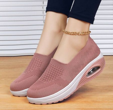 حذاء رقص مربع جديد وعصري للرياضة والترفيه، سهل الارتداء، مصنوع من نسيج شبكي يسمح بمرور الهواء، وكعب سميك، ووسادة هوائية، وتصميم لزيادة الطول، مناسب للمقاسات الكبيرة، أحذية نسائية للأسواق الخارجية.