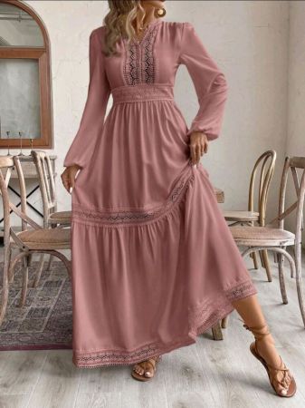 فستان نسائي كاجوال للعطلات من SHEIN VCAY بلون سادة مع رقبة مدببة وأكمام واسعة