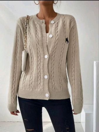 كارديجان شي إن لوني مطرز بكابل وأزرار أمامية، وقمصان بأكمام طويلة