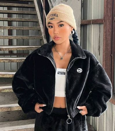 جاكيت تيدي من SHEIN EZwear بكتف منسدل ومرقّع بأحرف