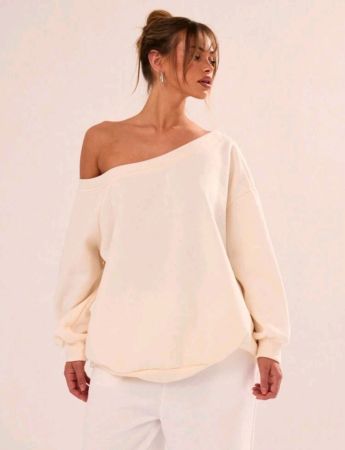 سويت شيرت موسيرا فضفاض بكتف غير متماثل