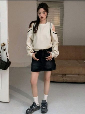 بلوزة نسائية من DAZY بأكمام طويلة وأكتاف مفتوحة، وقمصان بأكمام طويلة