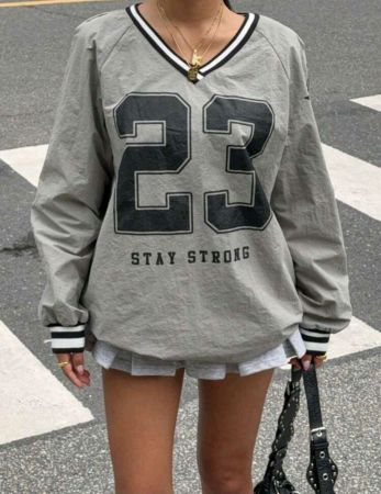 بلوزة نسائية رمادية مطبوعة من SHEIN EZwear بأكمام طويلة