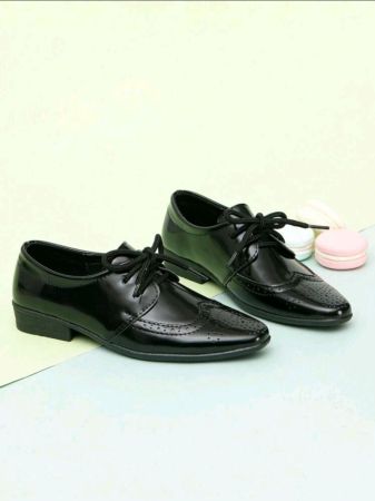 حذاء تشيلسي الجلدي الأسود اللامع المزود بحزام، بسيط، كلاسيكي، مريح، ومقاوم للتآكل