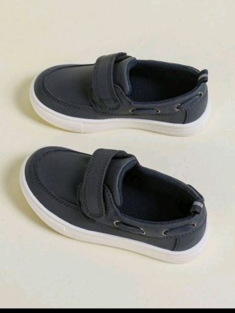 حذاء مسطح مريح غير رسمي للأطفال جديد لربيع وصيف وخريف بريطاني برباط لاصق مانع للانزلاق ومقاوم للتآكل، بنعل ناعم يسمح بمرور الهواء