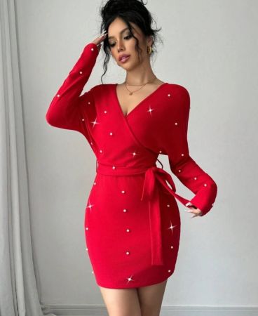 Chiquease فستان قصير بأكمام متداخلة مرصع بالخرز باللون الأحمر مناسب للخريف وملابس رأس السنة الجديدة ، قطعة واحدة