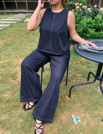 Dazy Plus مجموعة قطعتين من الجينز الداكن ملابس علوية أكمام بلا أكمام وبنطلون جينز ساق مستقيمة