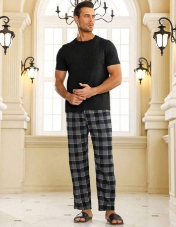 طقم بيجامة/طقم بياما تي شيرت أحادي اللون وبنطلون بطباعة مربعات جينجهام للرجال