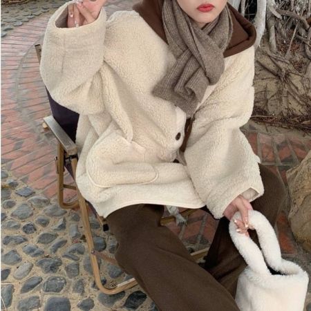 سويت شيرت بني، بيج