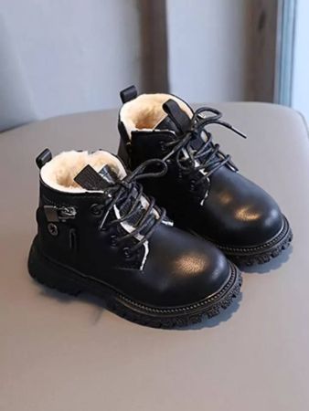 بوت شتوية متنوعة للأطفال , لأولاد وبنات ، لشكل القدم الدائري ، تصميم من الأربطة والسحاب الجانبي ، سميكة مبطنة للدفء ، قاعدة مسطحة ، لون أحادي، مصنوعة من جلد اصطناعي ،وأنيقة وراحة