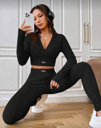 SHEIN EZwear قميص محصود بتفاصيل رقعة الحرف والسراويل الضيقة
