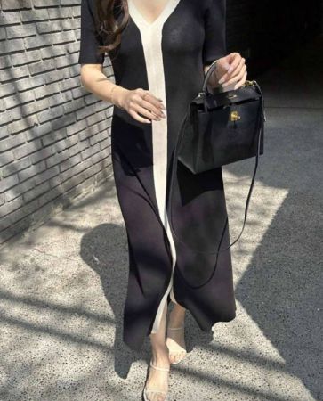 DAZY فستان كنزة صوفية بياقة على شكل حرف V وتقسيمة في الذيل، ملابس للعودة إلى المدرسة في فصل الخريف/الشتاء