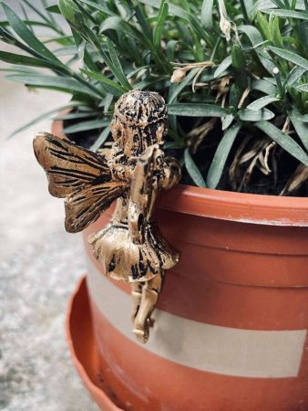 قطعة زخرفية مكونة من قطعتين على شكل