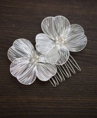 قطعة واحدة من مشط الشعر الحرفية المزين بفيونكة فضية، مناسب للحفلات الزفاف