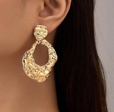 أقراط أنيقة وعصرية متعددة الاستخدامات تتميز بنمط منحوت نمطي كلاسيكي يابسي وأوروبي/أمريكي