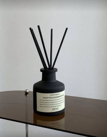 1 مجموعة (زجاجة زيت عطري واحدة + 4 قطع عيدان نشر) مجموعة نشر عطر منزلي بدون لهب لرائحة طويلة الأمد، مناسب لغرفة النوم والحمام وغرفة المعيشة وما إلى ذلك. لوازم عيد الحب والأعراس