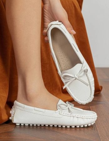 نساء حلقة بيضاء الزخرفة زلة على loafer ، preppy round cap ballerinas عيد الحب